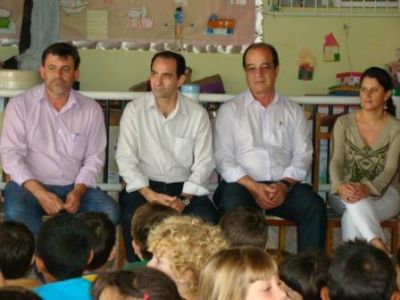 Prefeito Celso Zuchi viaja acompanhado do secret�rio de Educa��o, Neivaldo da Silva, e outros secret�rios