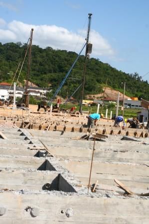 CONSTRUÇÃO do residencial já está iniciada fotopg11abreMD.jpg