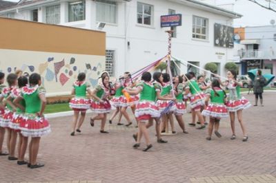 fotopg13abrecolorMD.jpg