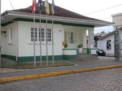 fotopg10abrecolorMD.jpg