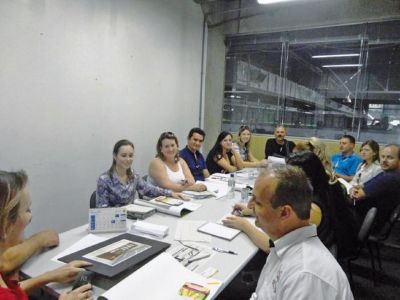 Divulgação fotopg10abrecolorMD.jpg
