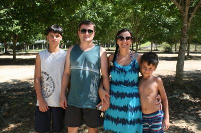 fotopg8familiacolor1MD.jpg