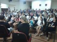 Pais cobram manuten��o de oficinas nas escolas