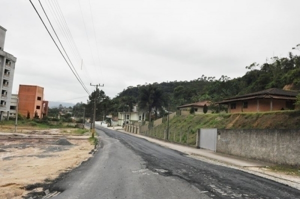 Bairro Gasparinho: rua Frei Solano recebe pavimentação