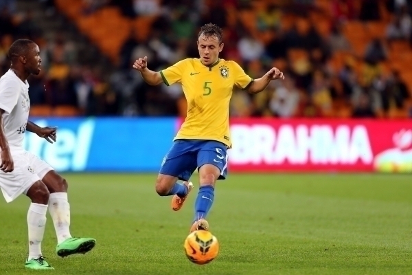 Rafinha pede dispensa da Seleo e gera polmica