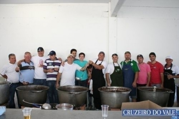 Feijoada do Tio Valdir acontece ao meio dia de sbado