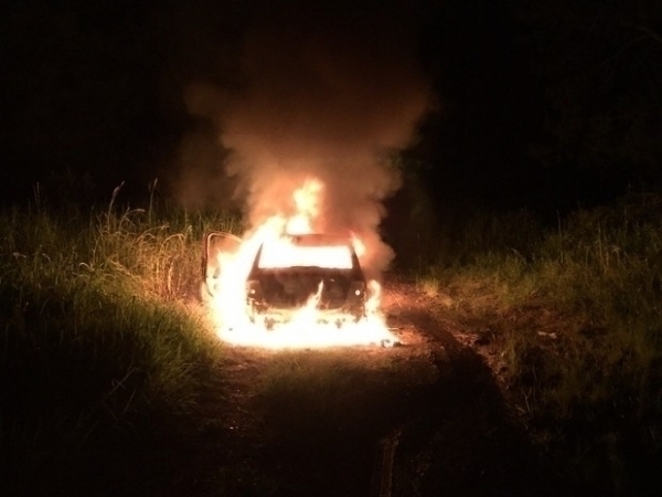 Jovem fica em estado grave ap�s ser achada queimada e seminua em BR