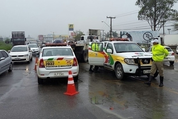 Caminhoneiros fazem manifestações em rodovias de SC