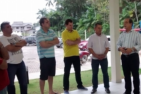 Prefeitura apresenta a moradores projeto da rua Madre Paulina 