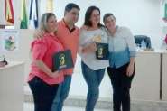 Sess�o na C�mara de Ilhota � marcada por entrega de mo��es