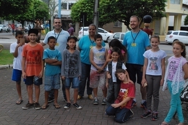 Dia da Gentileza � praticado no Centro de Gaspar 