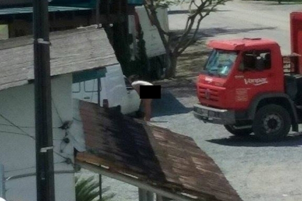 Moradores se deparam com mulher nua no bairro Po�o Grande, em Gaspar