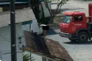 Moradores se deparam com mulher nua no bairro Po�o Grande, em Gaspar