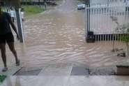 Rua no bairro Sert�o Verde alaga em apenas 10 minutos de chuva