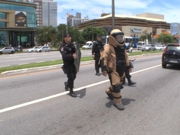 Bope isola �rea de hotel em Florian�polis por causa de pacote