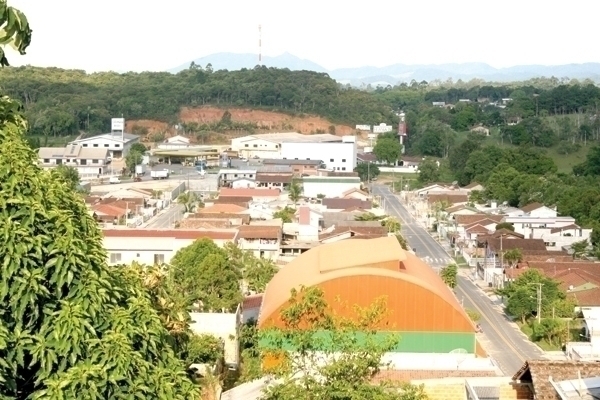 Demora em obra de drenagem preocupa fam�lias da Vila Isabel