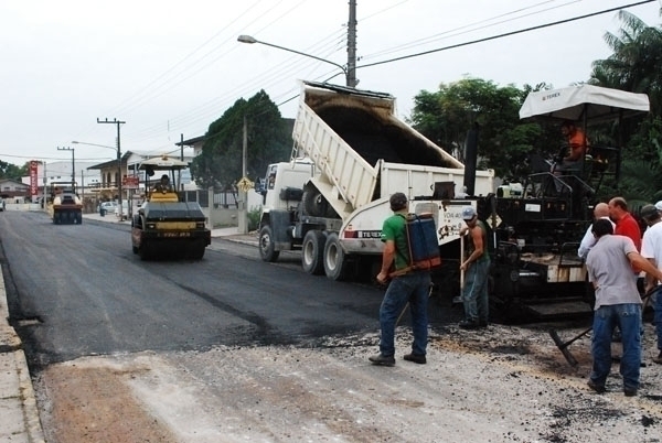 Rua Prefeito Leopoldo Schramm começa a receber pavimentação
