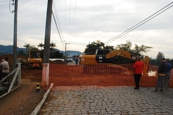 Prefeitura inaugura nesta quinta canal extravasor do bairro Margem Esquerda