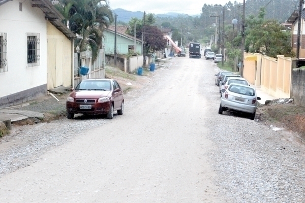 Moradores da rua Olga Boh fecham rua Anfilóquio Nunes Pires