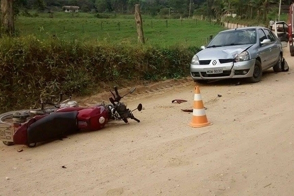 Acidente em Ilhota envolve dois veículos e fere uma pessoa