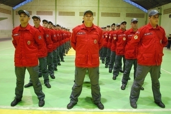 Refor�o: Ilhota forma 53 bombeiros volunt�rios