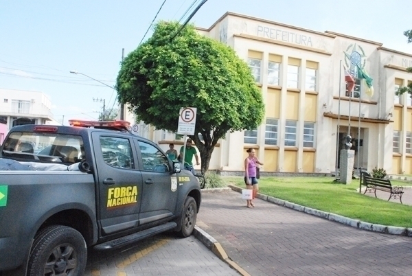 Agentes da Força Nacional fazem reunião sobre passagem da tocha olímpica por Gaspar