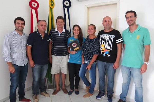 Goleira ilhotense Missi é homenageada