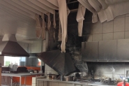 Cozinha de choperia em Gaspar fica parcialmente destru�da ap�s inc�ndio