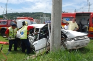 Batida forte em poste na Avenida Frei Godofredo fere 1 pessoa