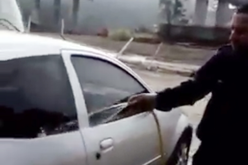 Vídeo de agente de trânsito molhando carro na Ditran repercute na internet