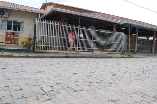 Onde estão as faixas de pedestres?