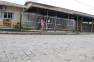 Onde estão as faixas de pedestres?
