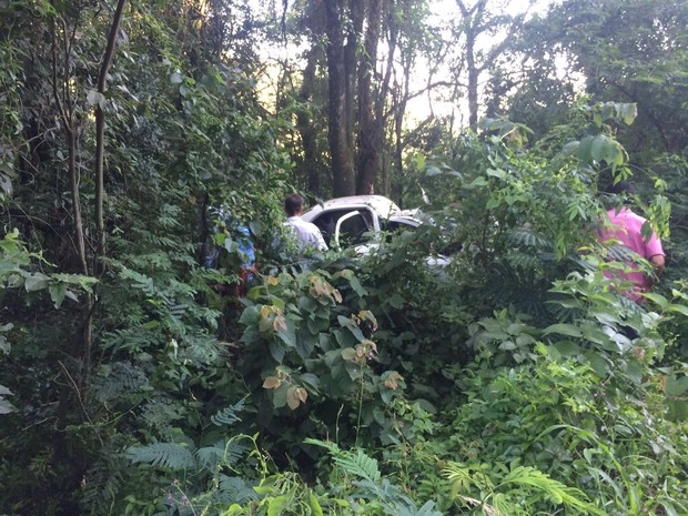 Uma pessoa morre e tr�s ficam feridas em acidente no Oeste de SC