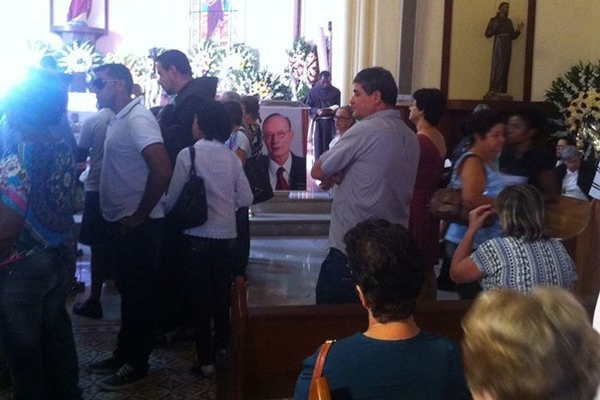 Fi�is se despedem de Frei Ant�nio Moser no Rio de Janeiro