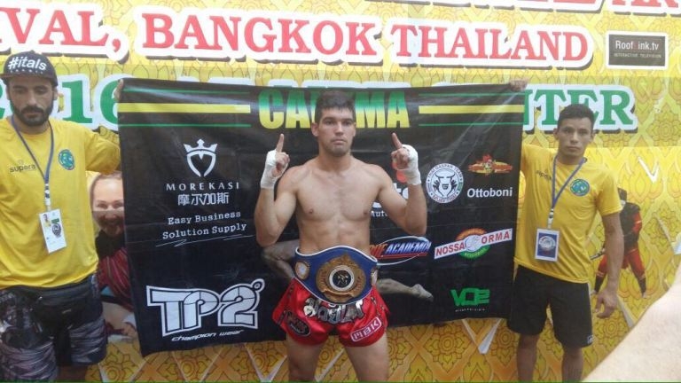 Gasparense vence mundial de Muay Thai na Tailndia 
