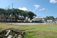 Obra de coberturas de quadras de escolas de Gaspar está um ano atrasada