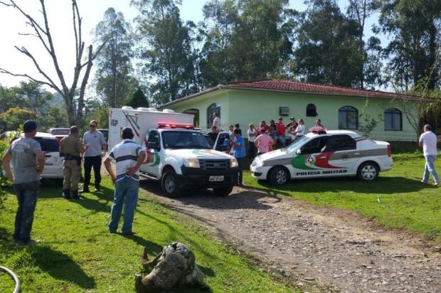 Vereador se enforca ap�s matar a esposa a facadas no Alto Vale