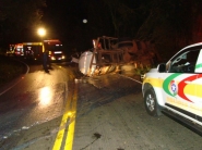 Homem morre ap�s tombar caminh�o com leite no Oeste de SC