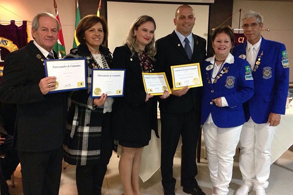 Noite de filiações e homenagens no Lions Clube de Gaspar