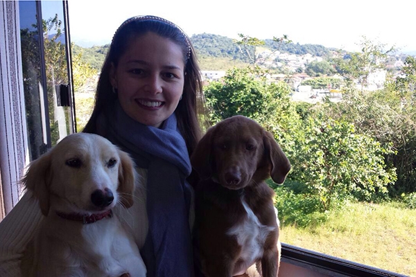 Sem bons locais na cidade, gasparenses buscam lazer para pets em Blumenau