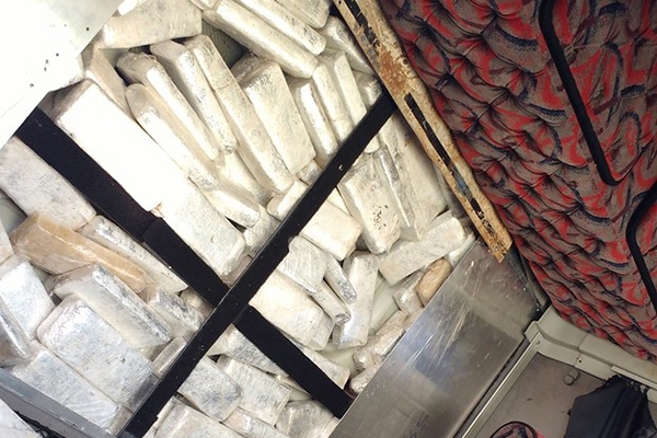 PF apreende 189 kg de maconha em caminh�o na BR-101 em Barra Velha