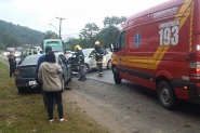 Acidente entre três carros deixa dois feridos no Bela Vista
