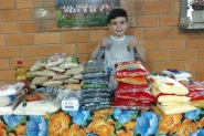 Em vez de presentes, menino pede alimentos para doa��o em anivers�rio