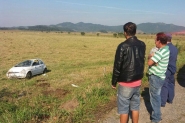 Pai e filho ficam feridos em capotamento na Avenida Francisco Mastela, em Gaspar