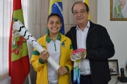 Atleta Ludimila Cardoso é homenageada por Zuchi