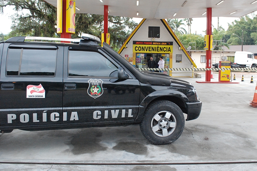 Posto de Gaspar � lacrado por venda de gasolina roubada