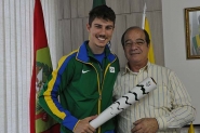 Atleta Willian Schramm Deschamps  homenageado por Zuchi