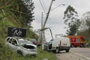 Acidente entre três carros deixa quatro feridos no Bateias, em Gaspar