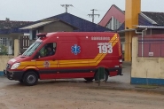 Porta trava e criança fica presa dentro de veículo em Gaspar