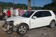 Acidente entre dois carros deixa mulher ferida no Barracão, em Gaspar